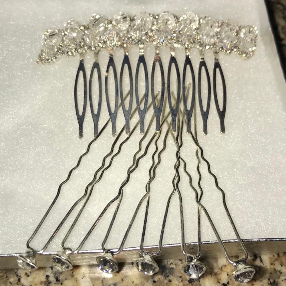 Special occasion comb and 6 diamond hair pins !